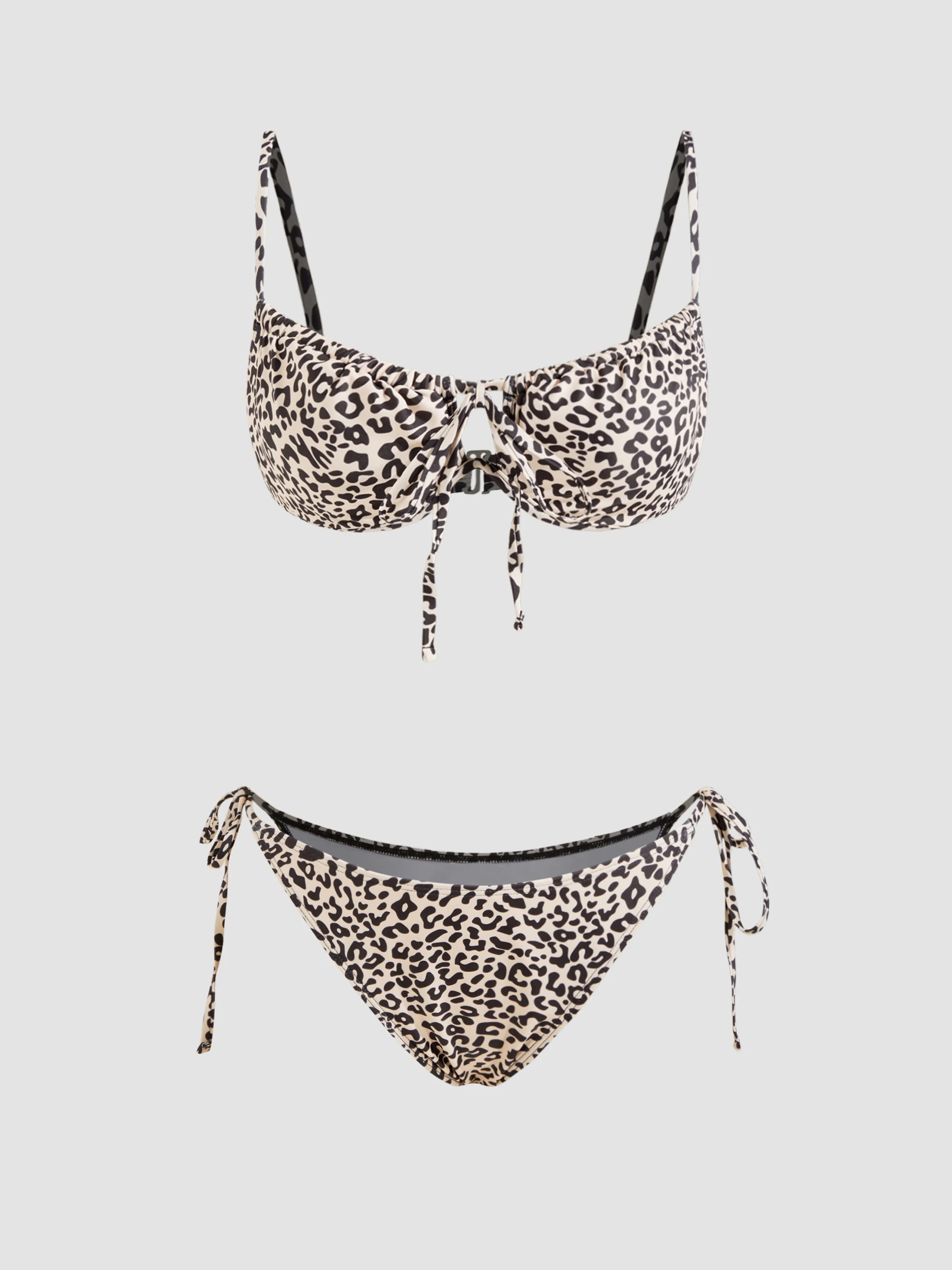 Bikini con Estampado de Leopardo y Escote Cuadrado con Aros y Lazo Lateral con Pareo