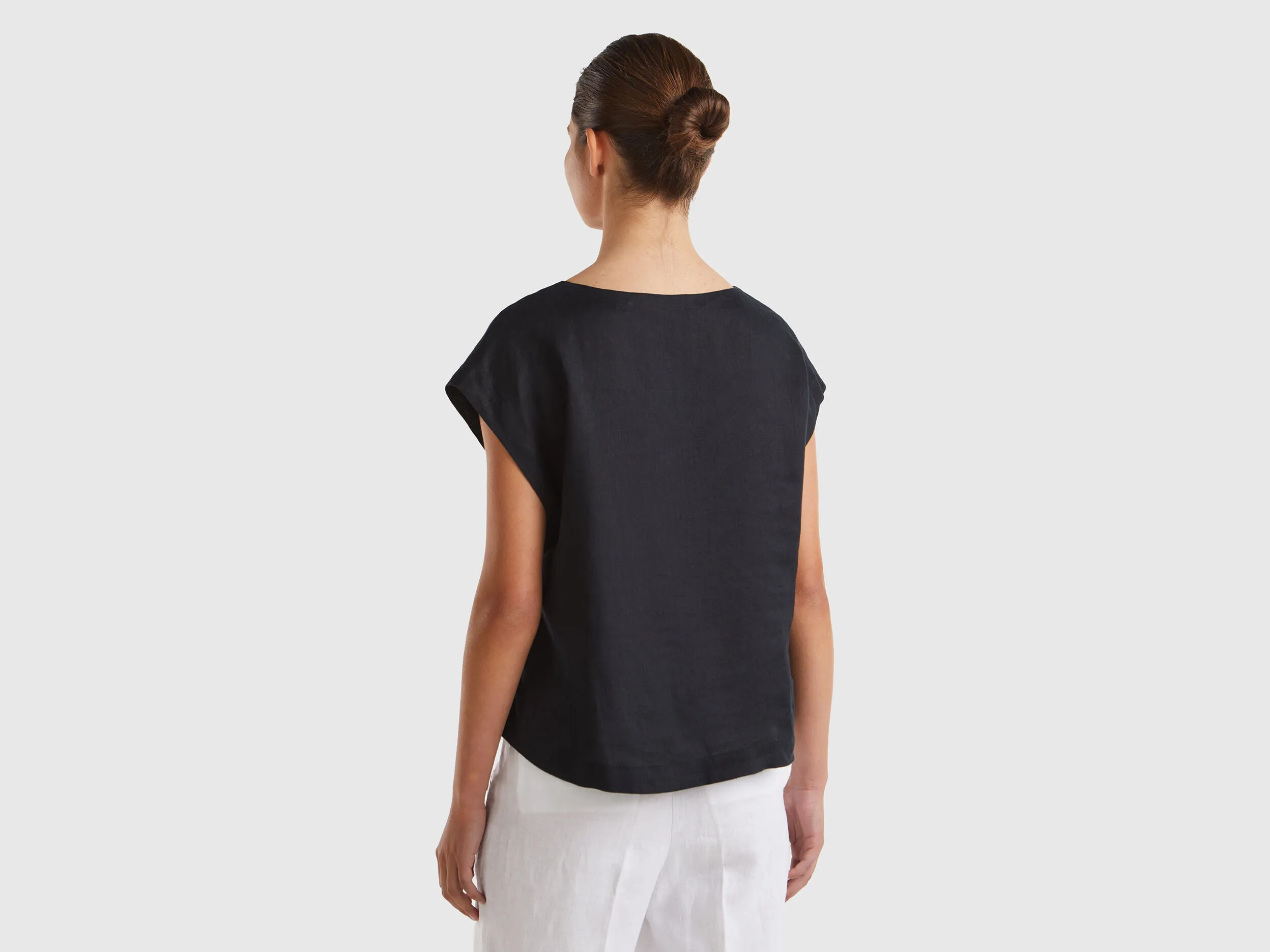 Blusa de lino puro con cuello cuadrado