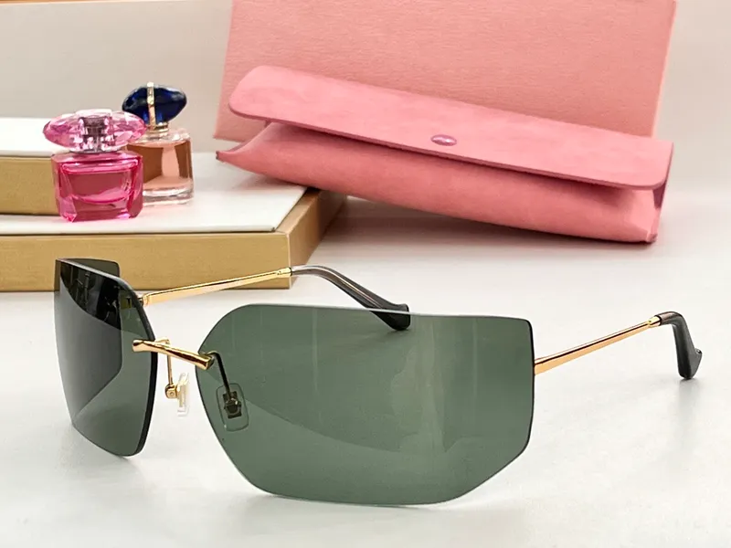 Gafas de sol para mujeres Diseñadores de verano 54y Estilo Anti-ultravioleta Placa retro Señales de moda sin marco Caja aleatori