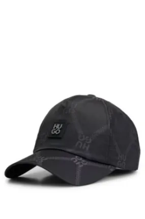 Gorra de cinco paneles repelente al agua con logos apilados