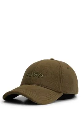 Gorra de forro polar con logo bordado