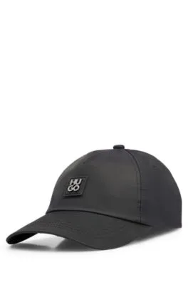 Gorra de nylon impermeable con insignia de logo apilado