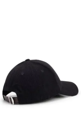 Gorra de pana fina con logo bordado