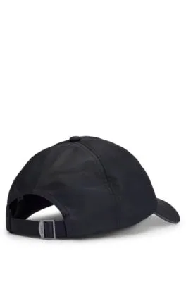 Gorra impermeable con monograma Double B