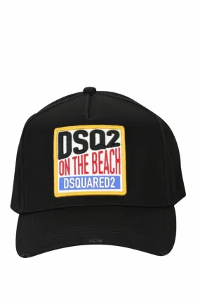 Gorra negra con recuadro Dsq2 on the beach