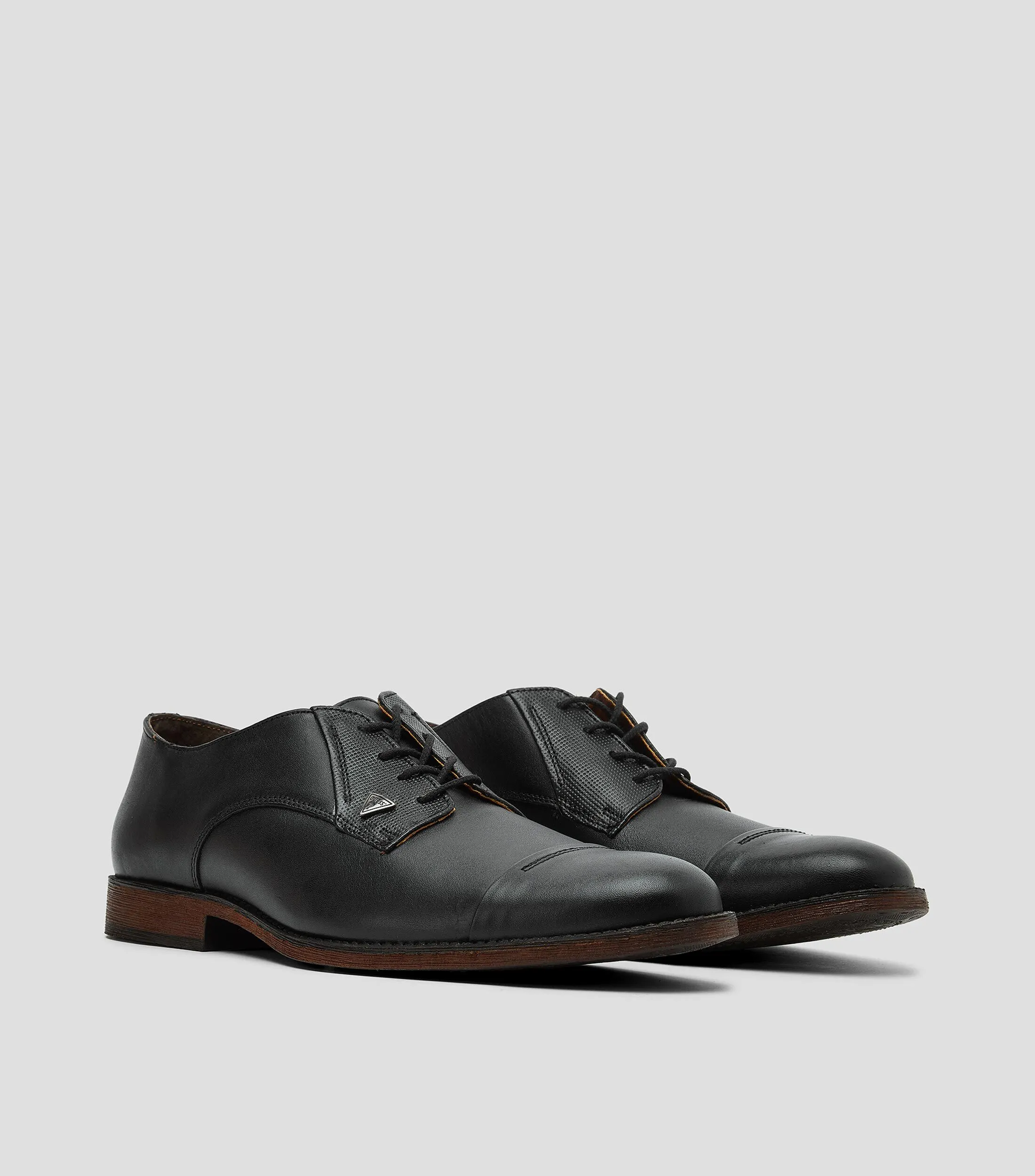 Guess Zapatos de vestir Oxford negros en piel Hombre