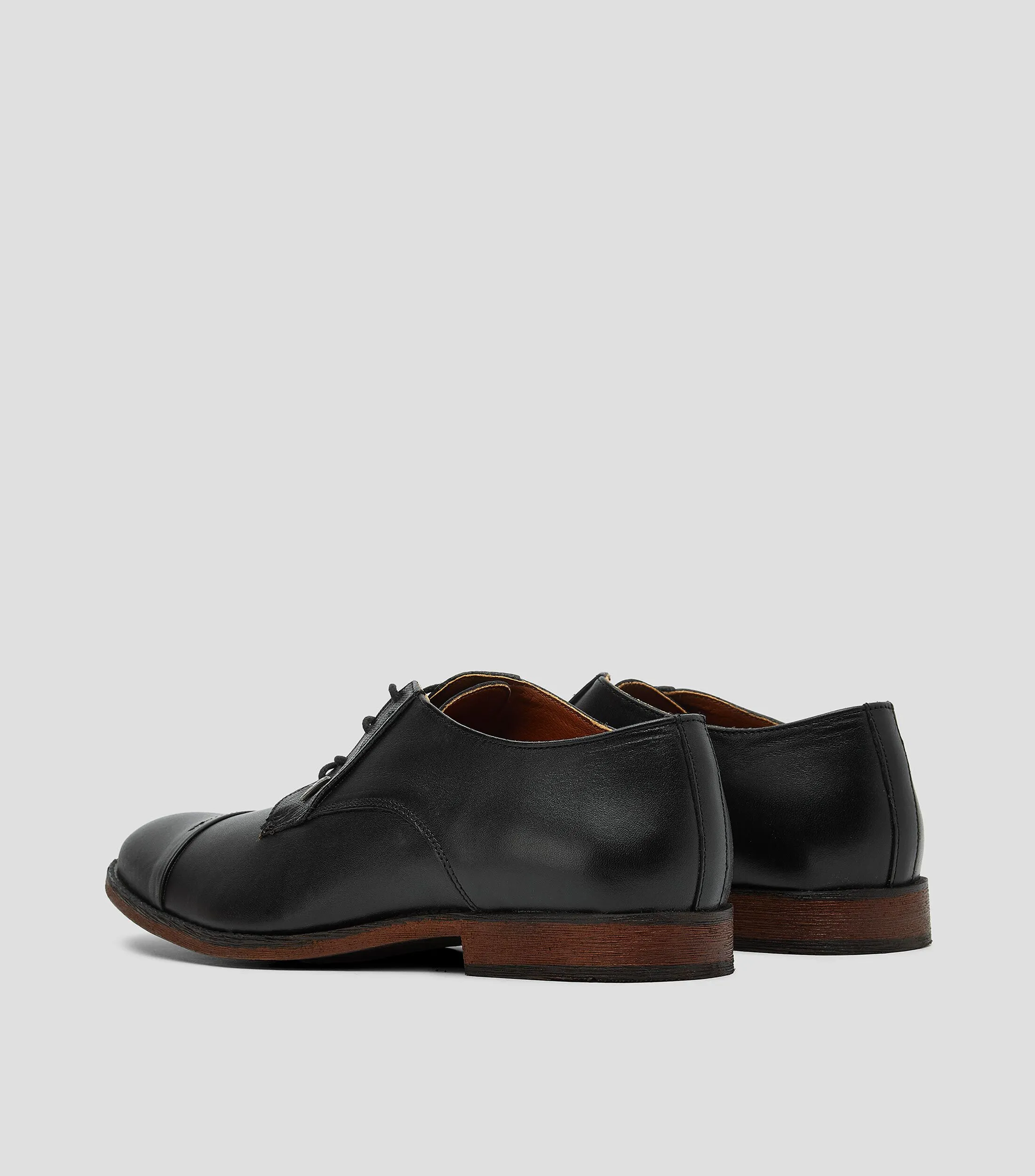 Guess Zapatos de vestir Oxford negros en piel Hombre