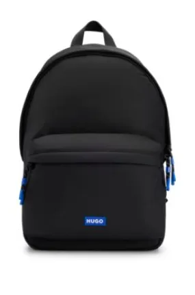 Mochila de sarga con etiqueta de logo azul