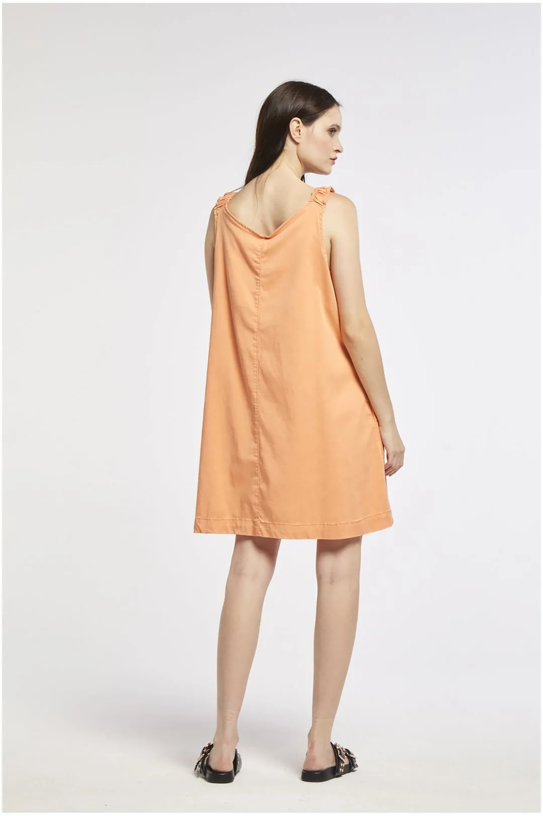 vestido con tirantes elásticos de tencel mango