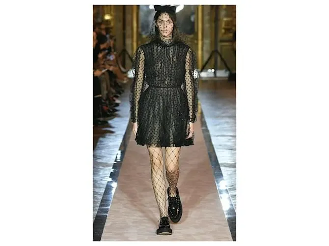 VESTIDO CORTO DE TUL NEGRO DE GIAMBATTISTA VALLI x H&M 