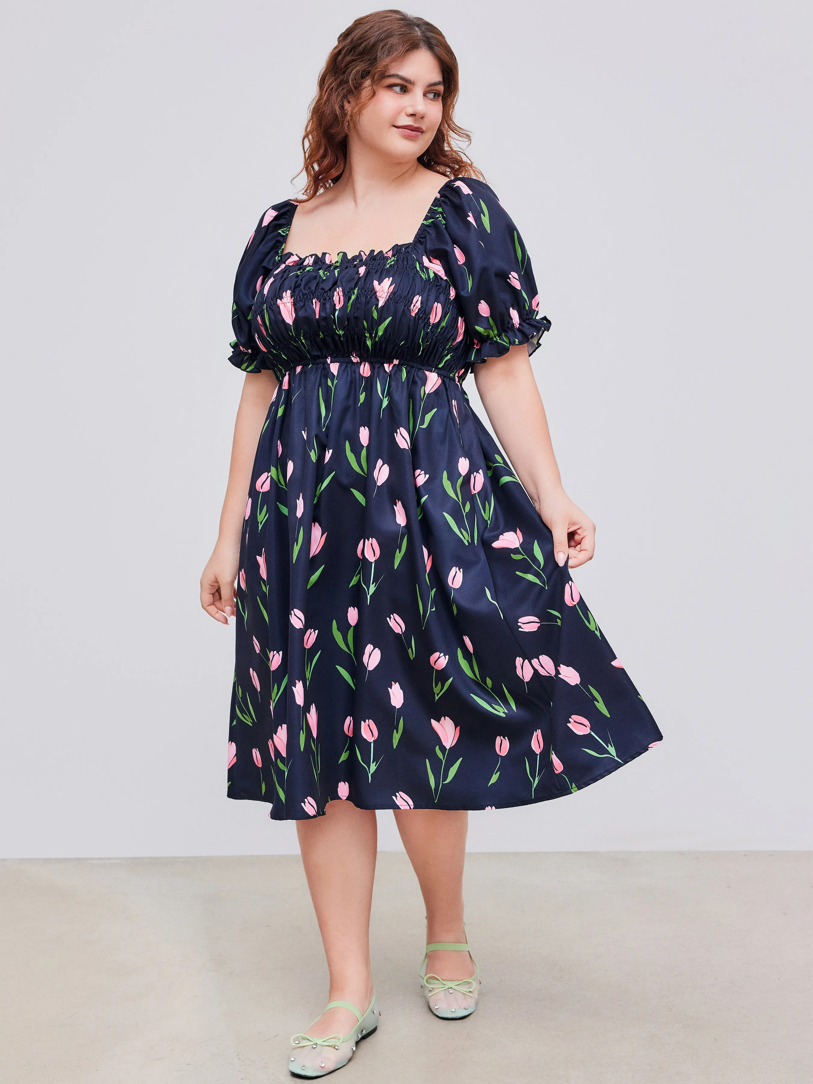 Vestido Midi de Cuello Cuadrado Tejido con Borde Ondulado Floral Curvy