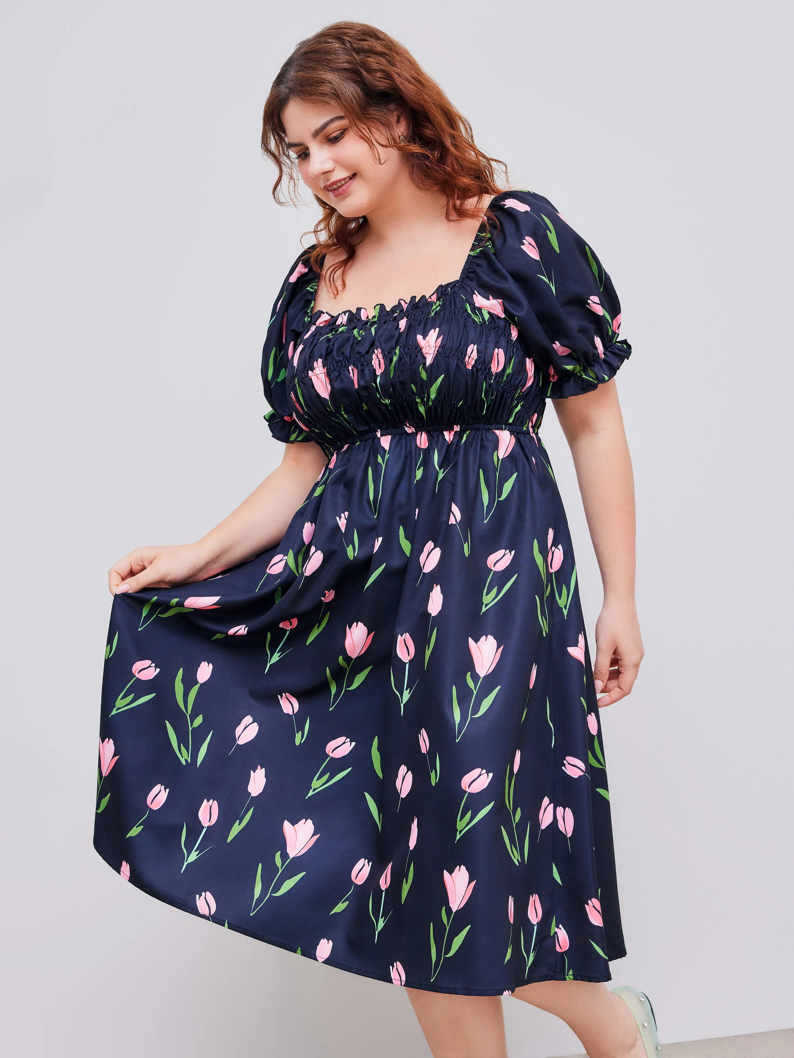 Vestido Midi de Cuello Cuadrado Tejido con Borde Ondulado Floral Curvy