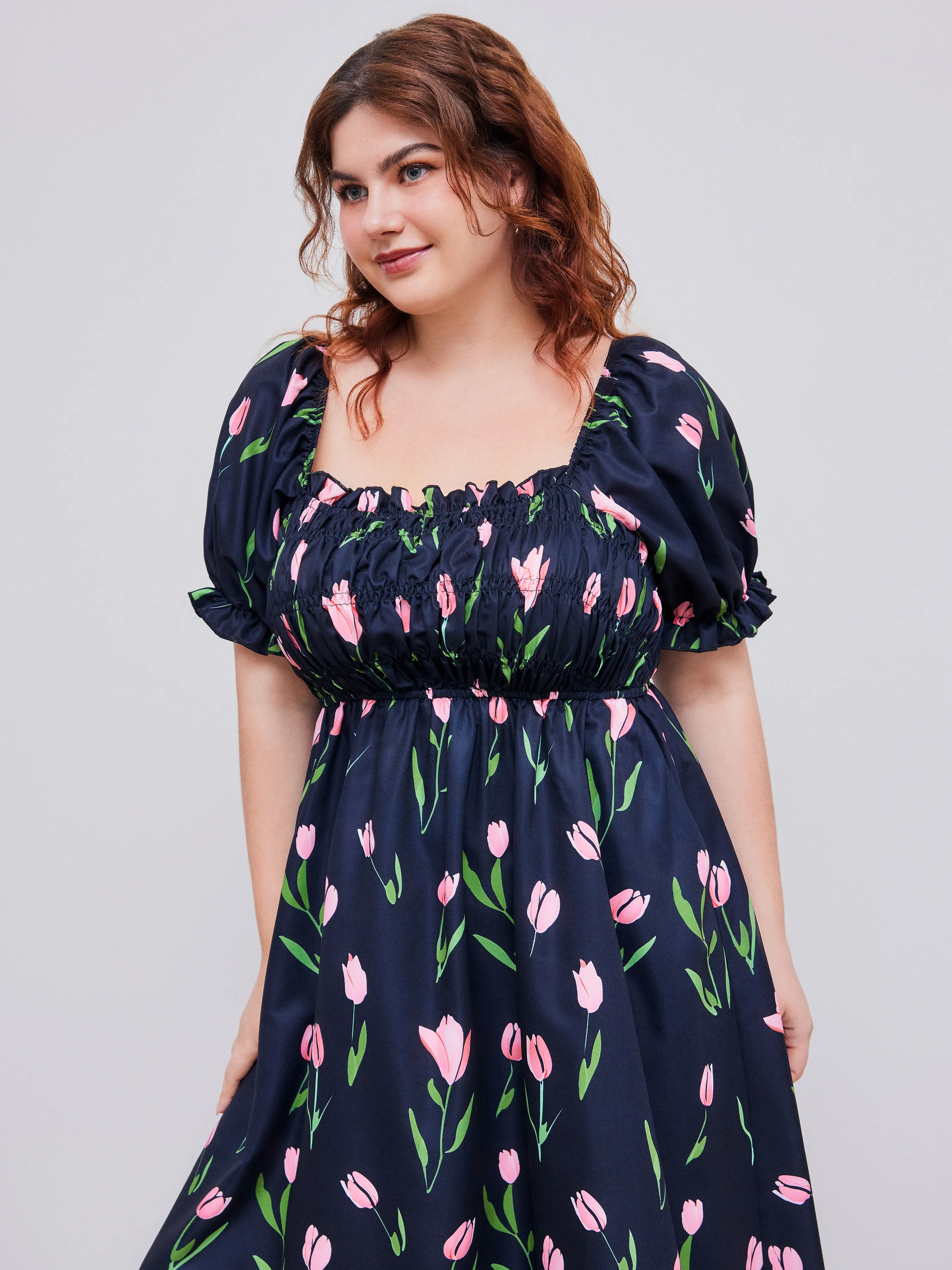 Vestido Midi de Cuello Cuadrado Tejido con Borde Ondulado Floral Curvy