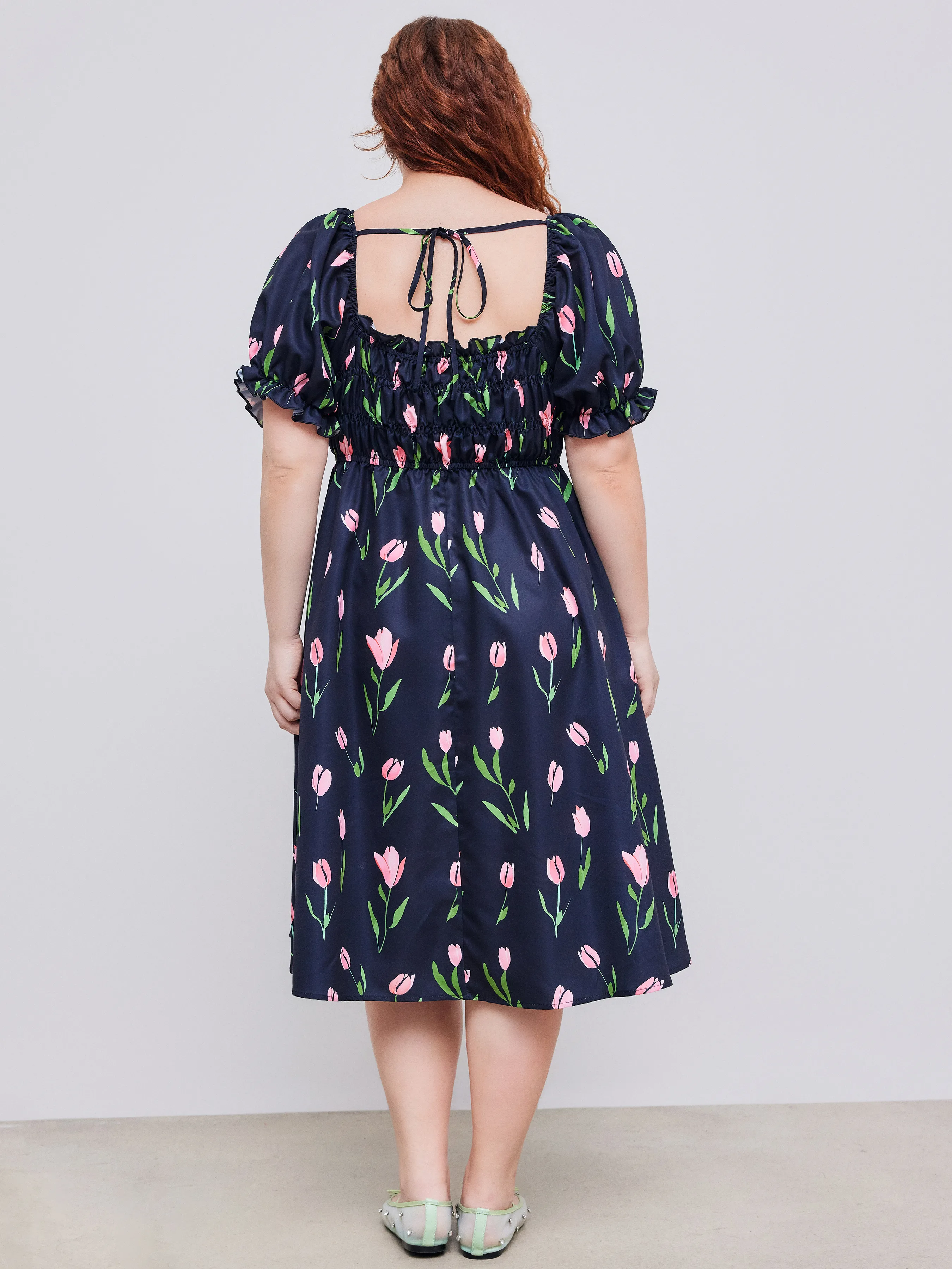 Vestido Midi de Cuello Cuadrado Tejido con Borde Ondulado Floral Curvy